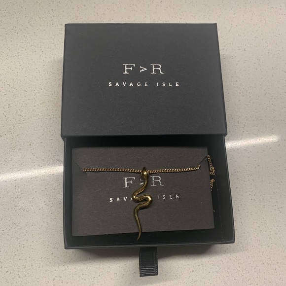 New with box: Gold Snake Necklace - Picture 4 of 7